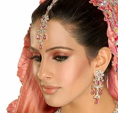pink makeup tutorial. rihanna make-up tutorial